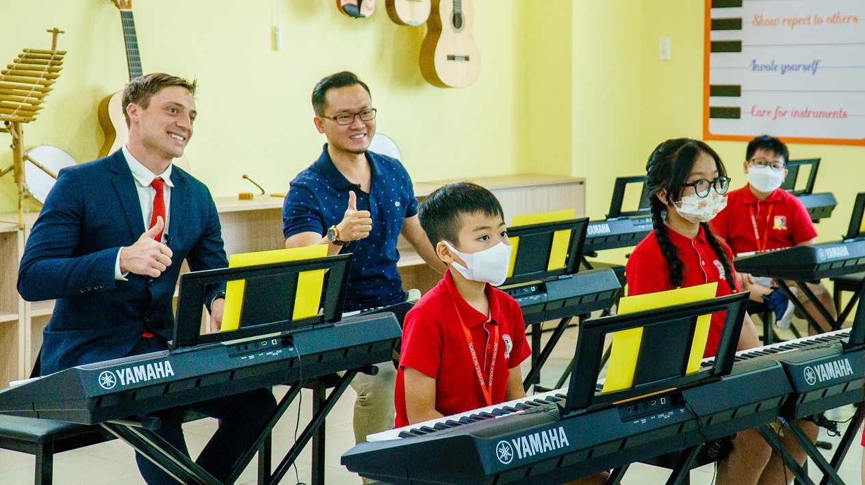 Kham pha moi truong hoc tap chuan quoc te tai Royal School Phu Lam hinh anh
