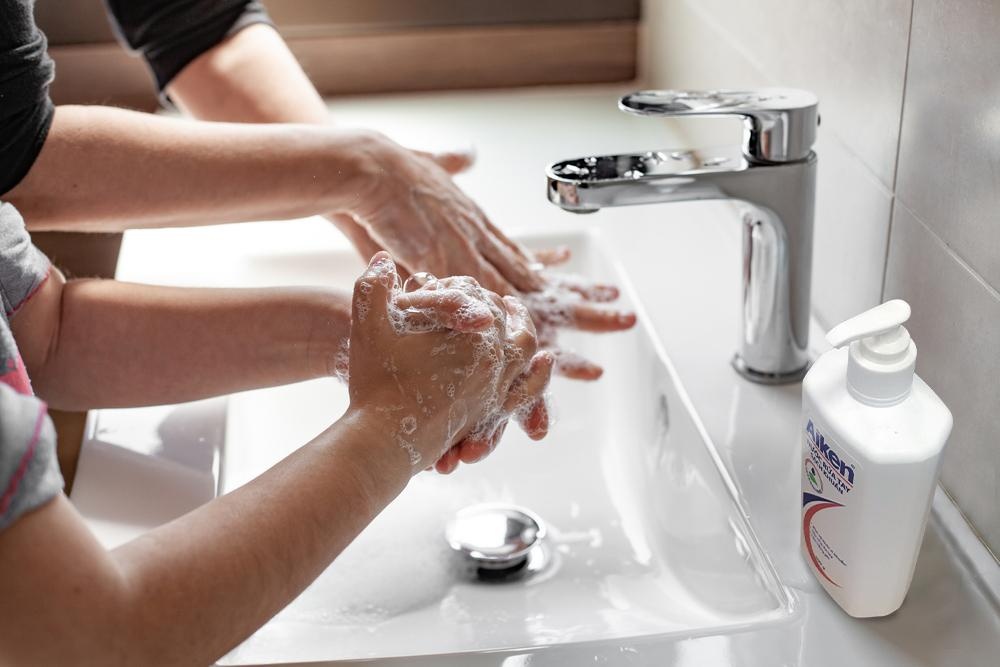 Have you washed your hands. Mom Wash your hands before meals. Jar Handwashing Beach. Girl and guy Wash their hands.