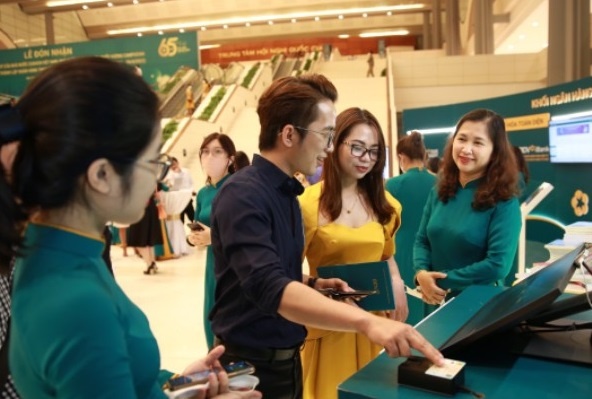 BIDV trien khai giao dich ngan hang bang CCCD gan chip hinh anh