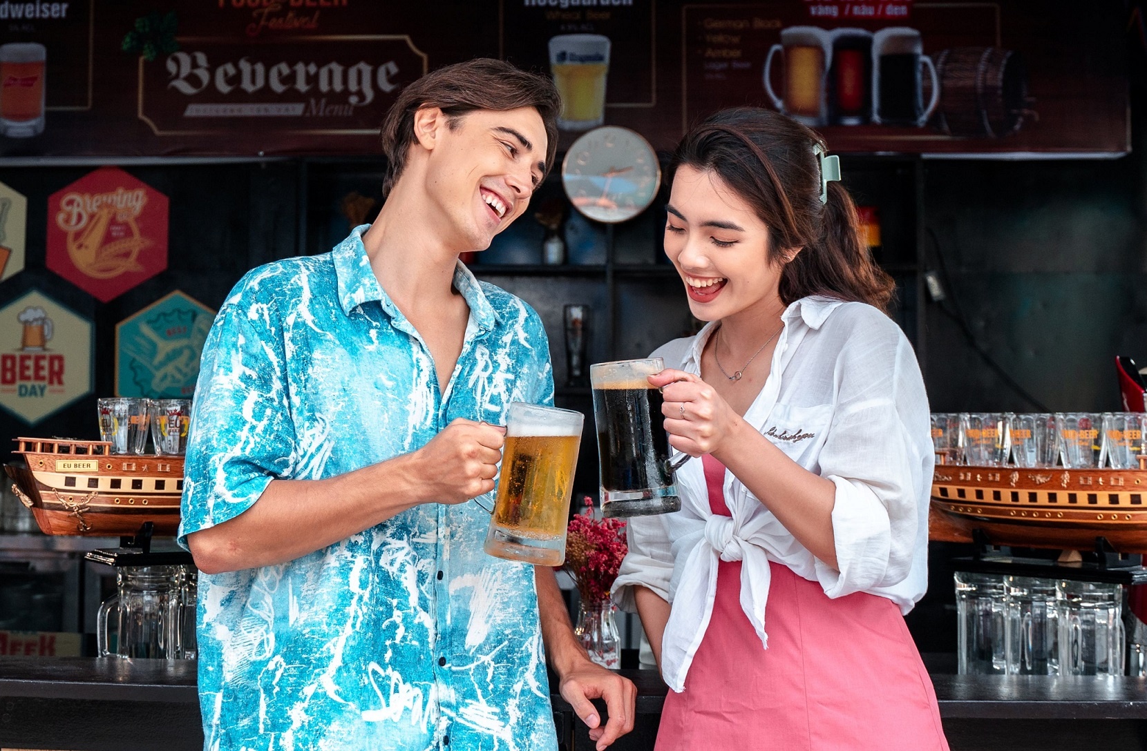 Tham gia le hoi am thuc va bia soi dong tren dinh Ba Na hinh anh