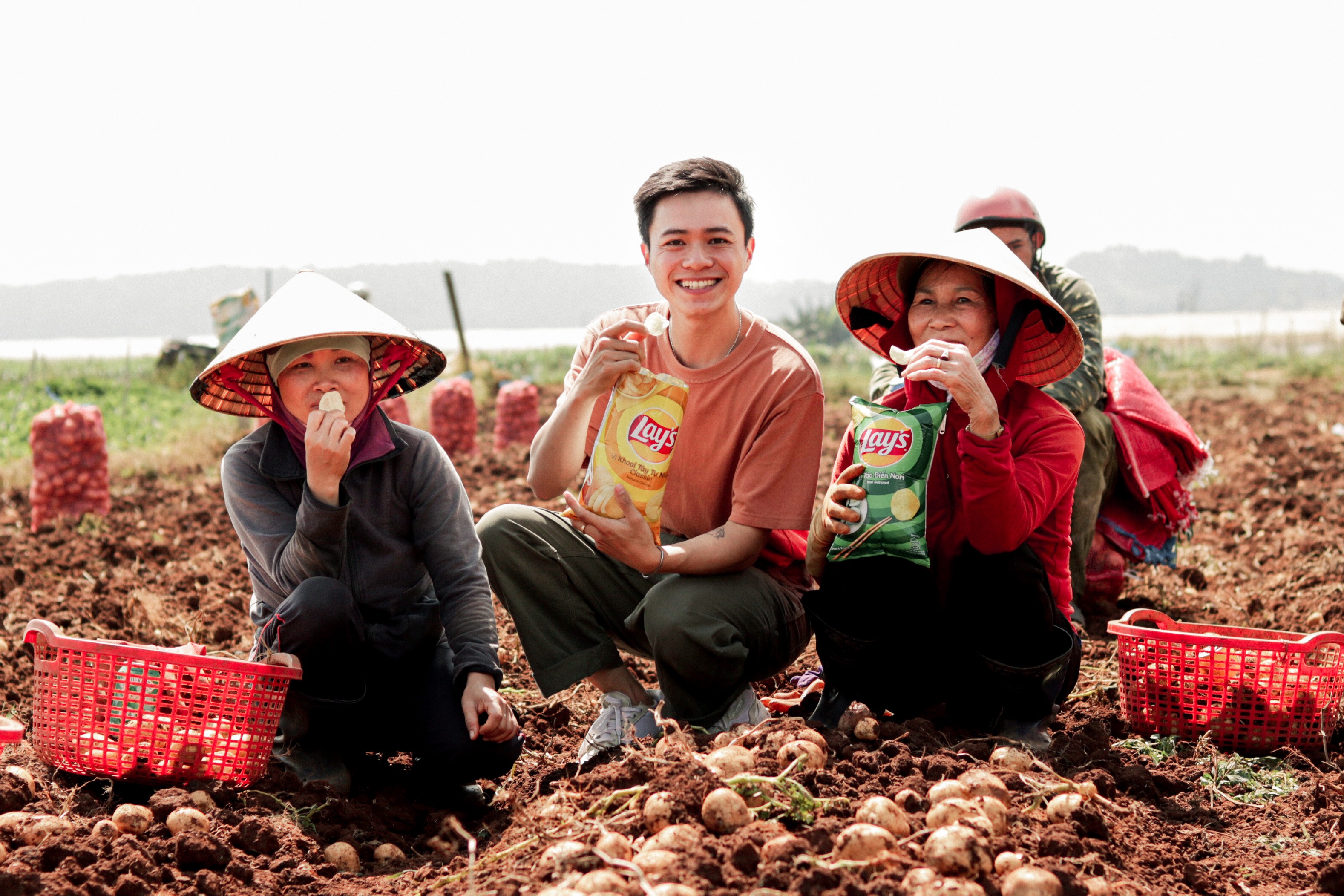 Cung Gen Z kham pha niem vui chung tai nong trai xanh mat hinh anh