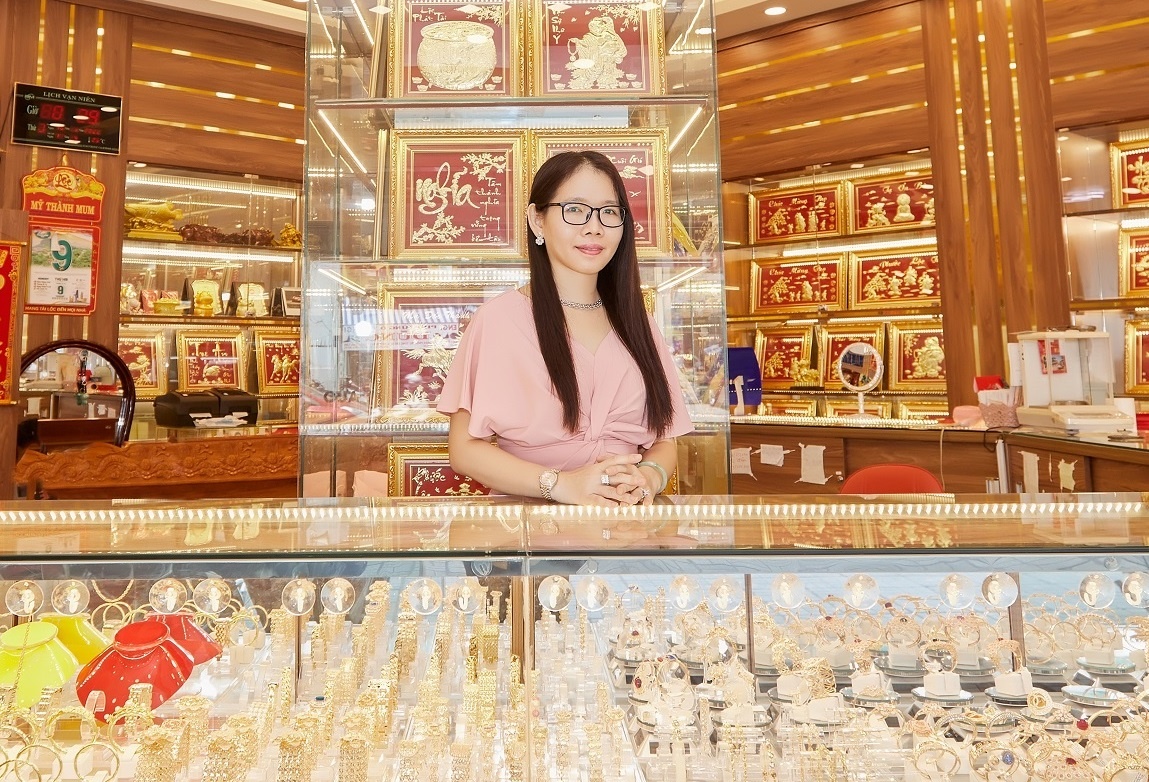 Mua sam trang suc tai tiem vang My Thanh Mum hinh anh