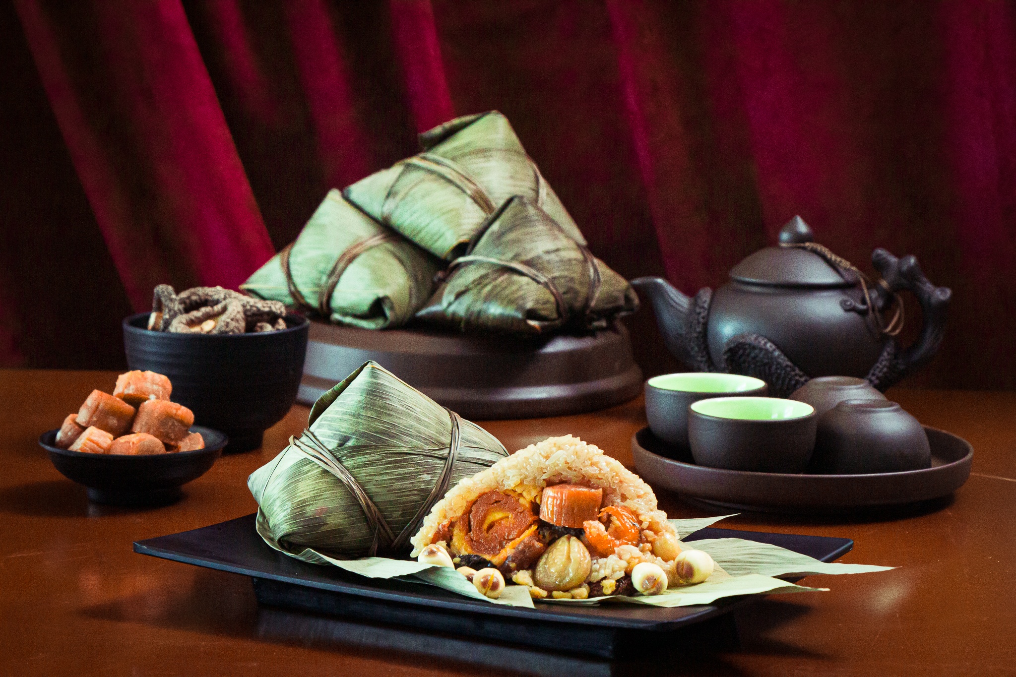 Khach san Sheraton Saigon ra mat banh u thu cong dip Tet Doan Ngo hinh anh