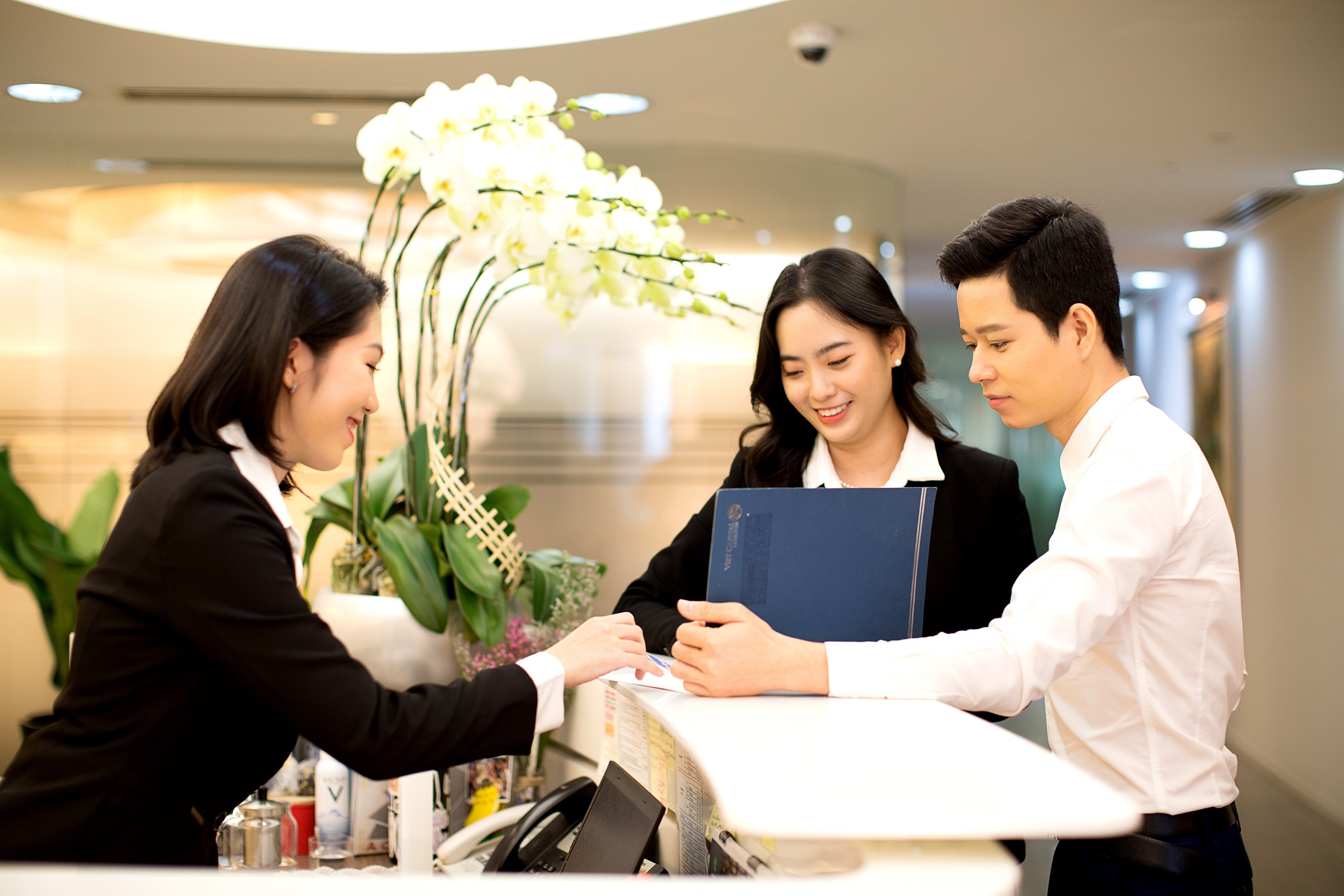 VCSC ky hop dong vay von voi han muc 100 trieu USD hinh anh