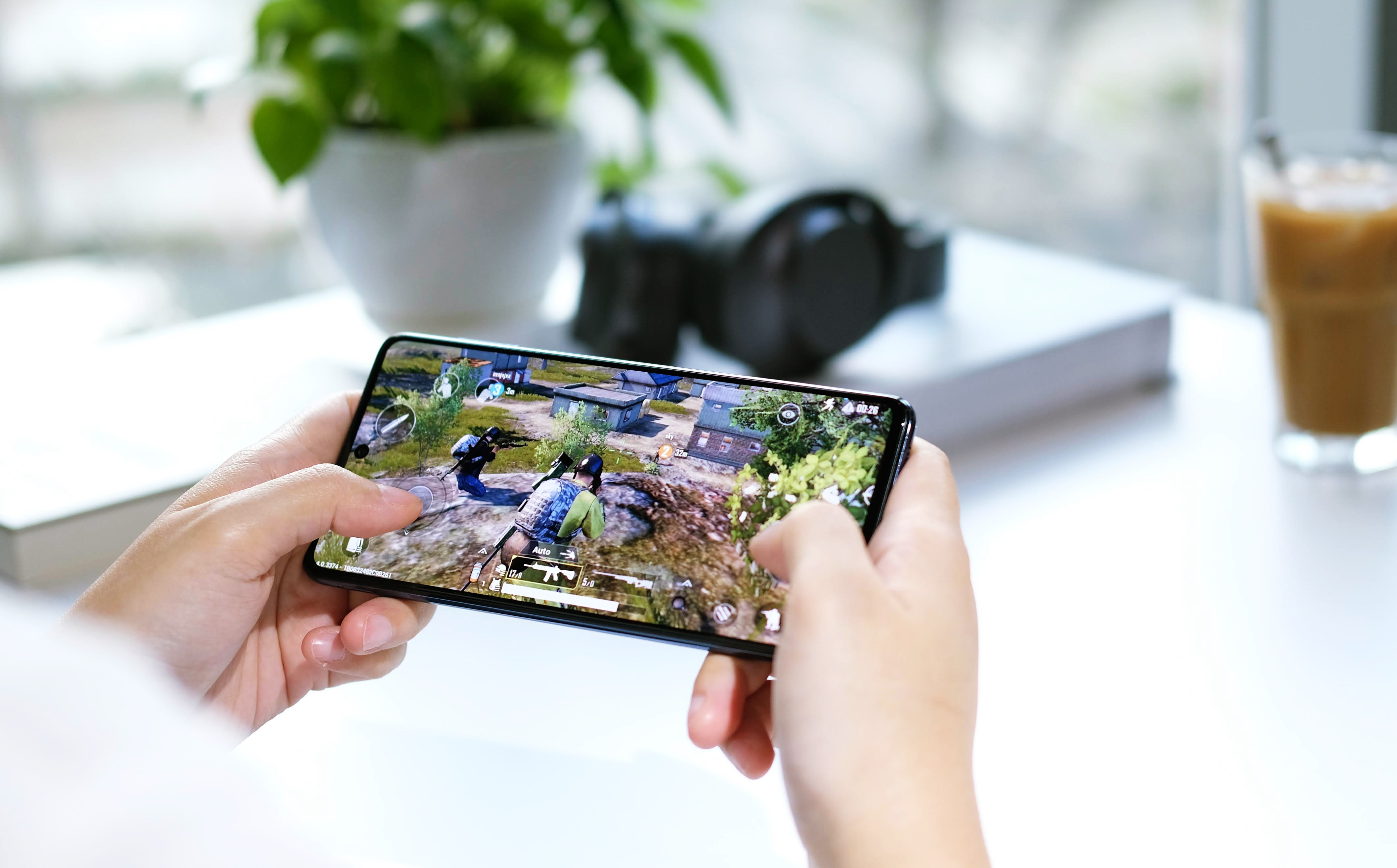 smartphone khoang 10 trieu,  smartphone pin khoe anh 2