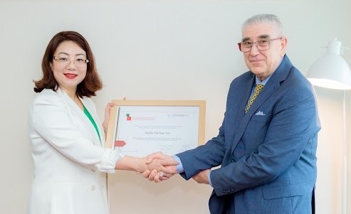 Bo nhiem truong dai dien Phong Thuong mai Italy Viet Nam hinh anh