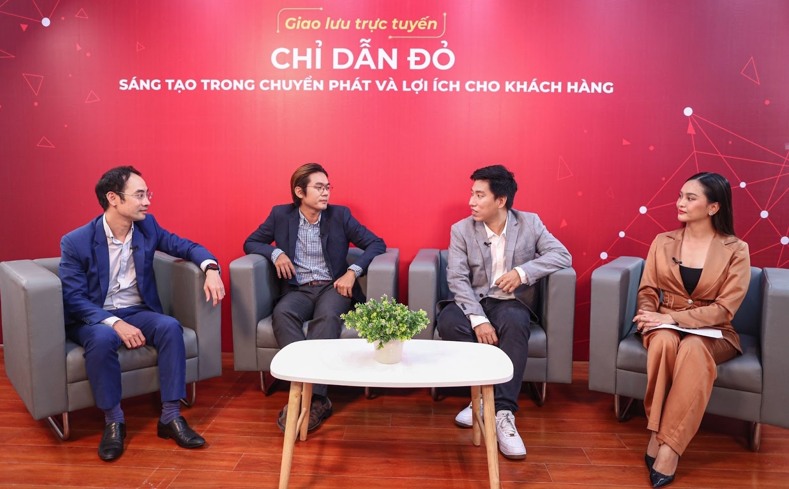 J&T Express,  Chi dan do anh 2