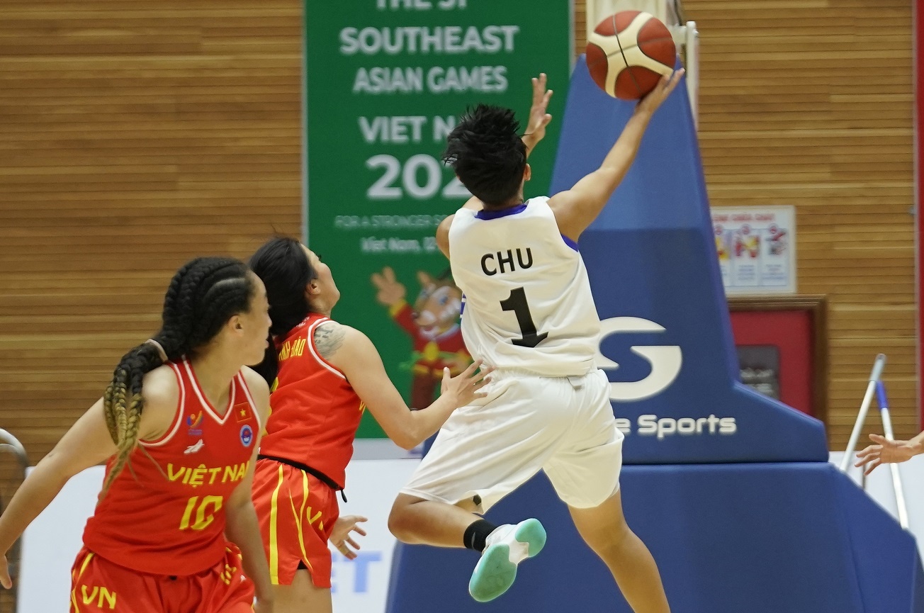 Doi tuyen 5x5 quoc gia thuan loi ra quan hinh anh