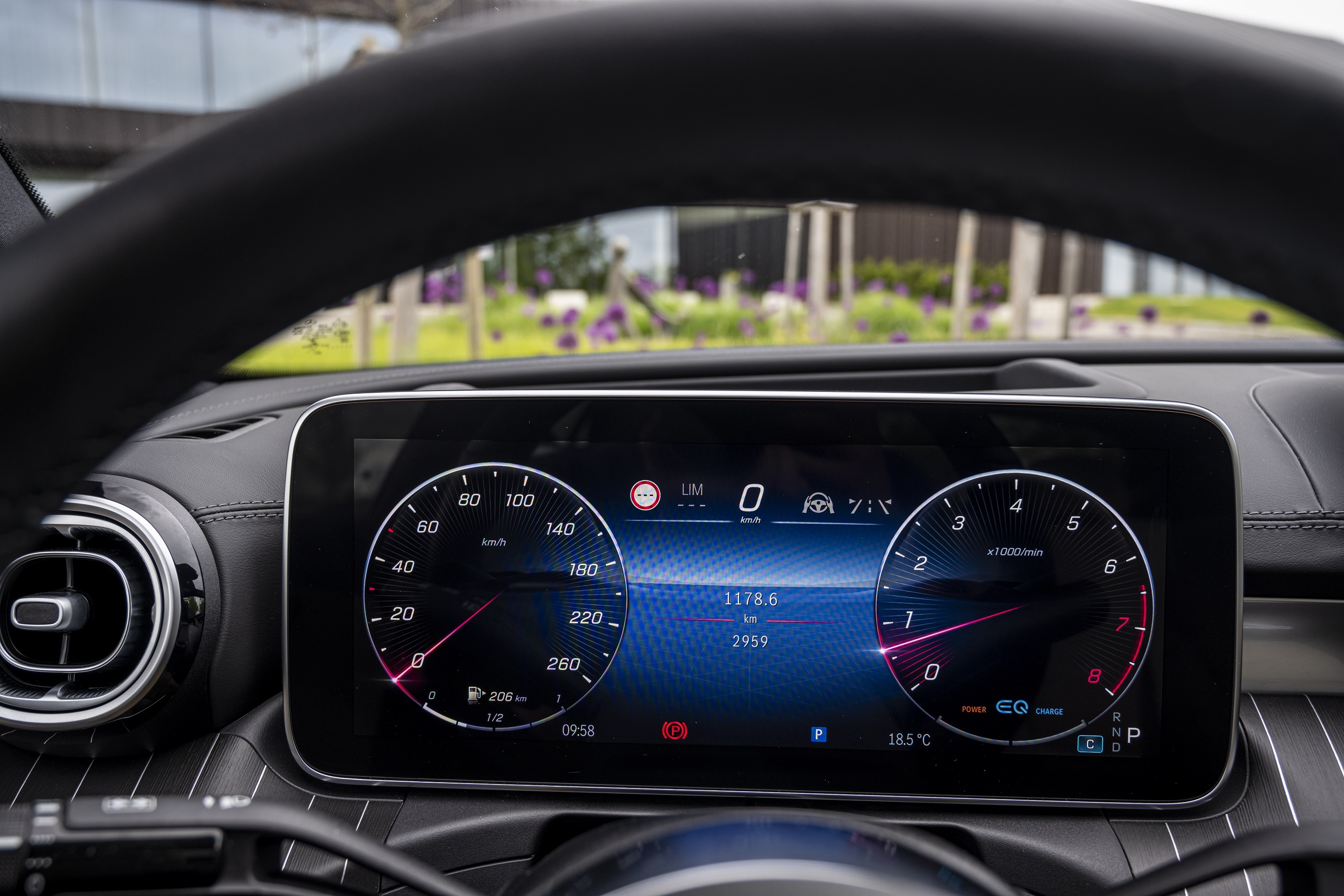 Enter The Comfort Zone,  xe hoi anh 2