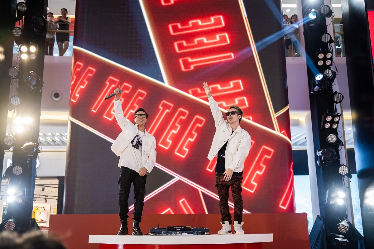 Vincom Mega Mall Smart City,  TTTM phia tay Ha Noi anh 3