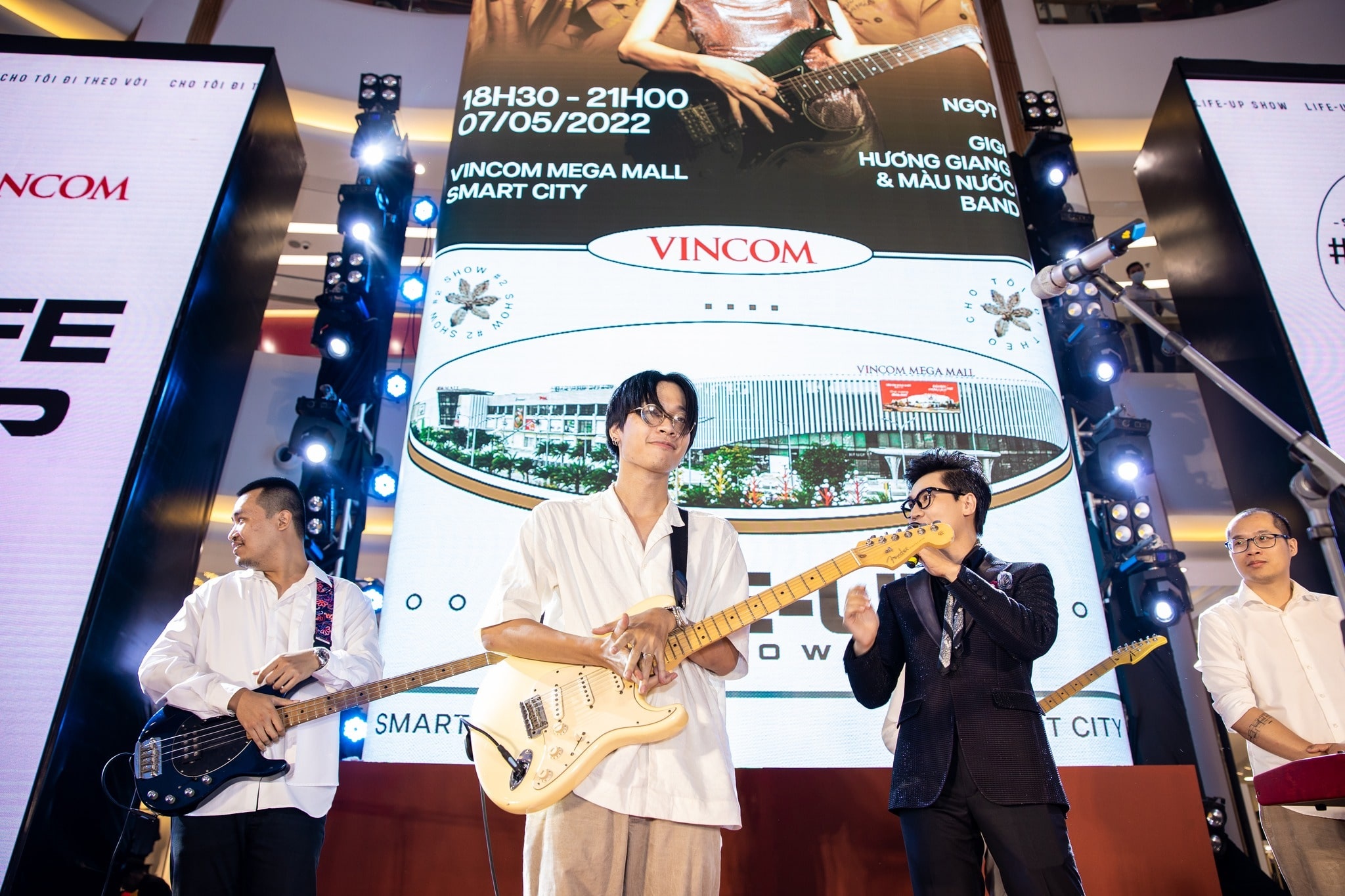 Vincom Mega Mall Smart City,  TTTM phia tay Ha Noi anh 6