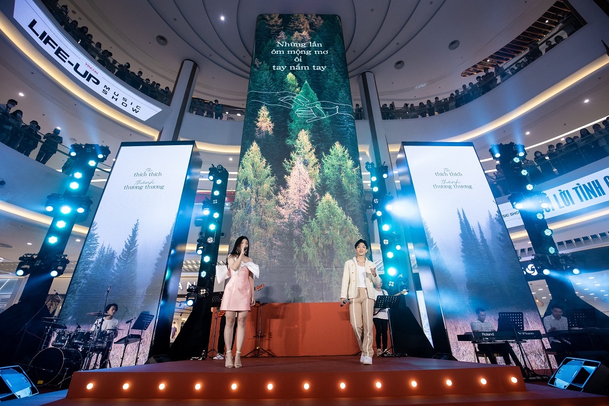 Vincom Mega Mall Smart City,  TTTM phia tay Ha Noi anh 9