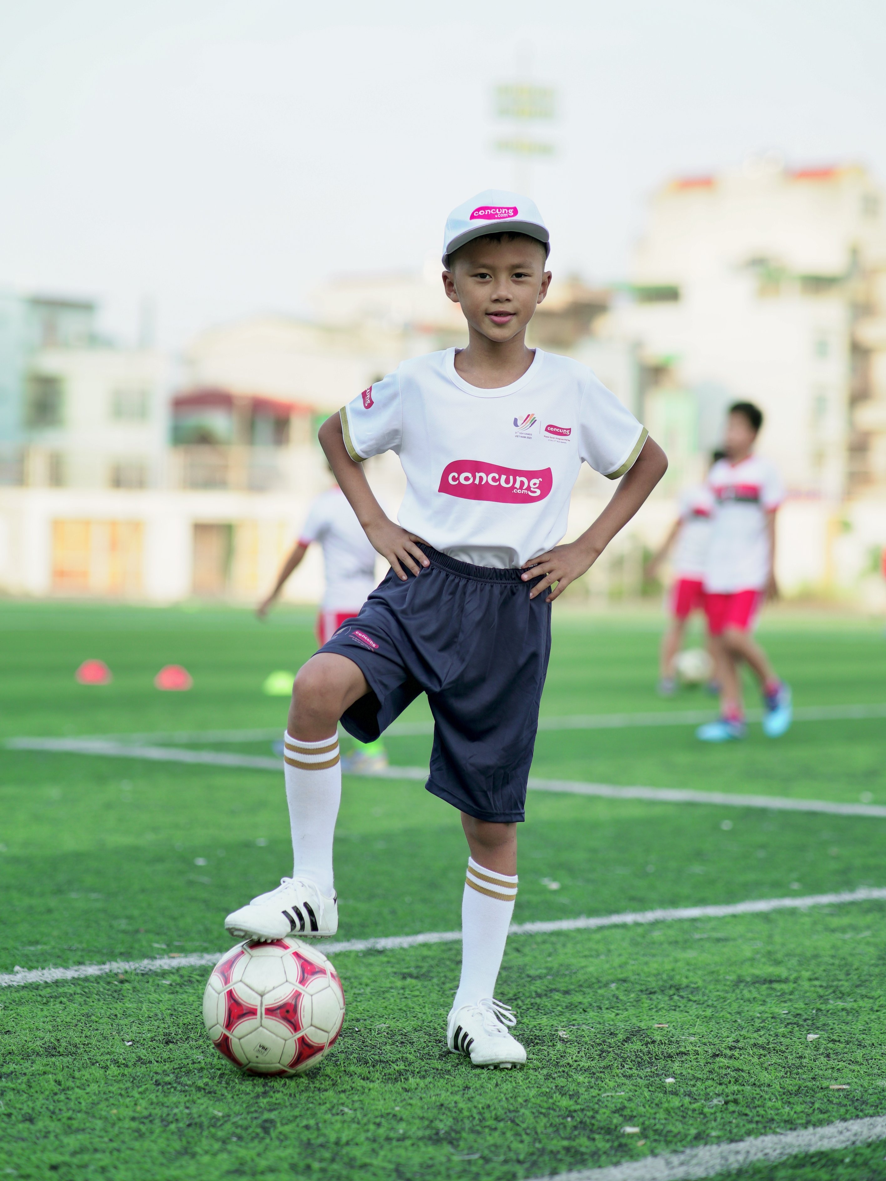 Em bé tháp tùng tuyển thủ ảnh 1 Em be thap tung tuyen thu anh 1