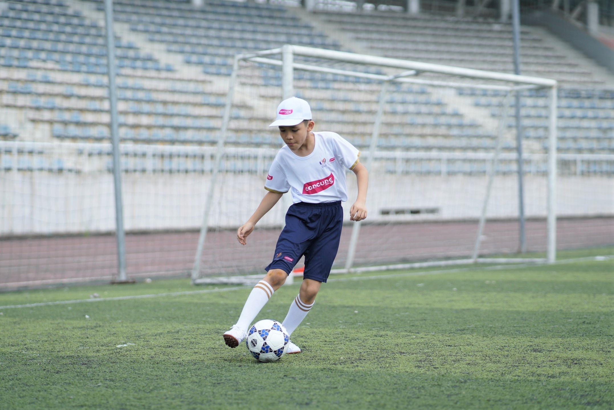 Em bé tháp tùng tuyển thủ ảnh 4 Em be thap tung tuyen thu anh 4