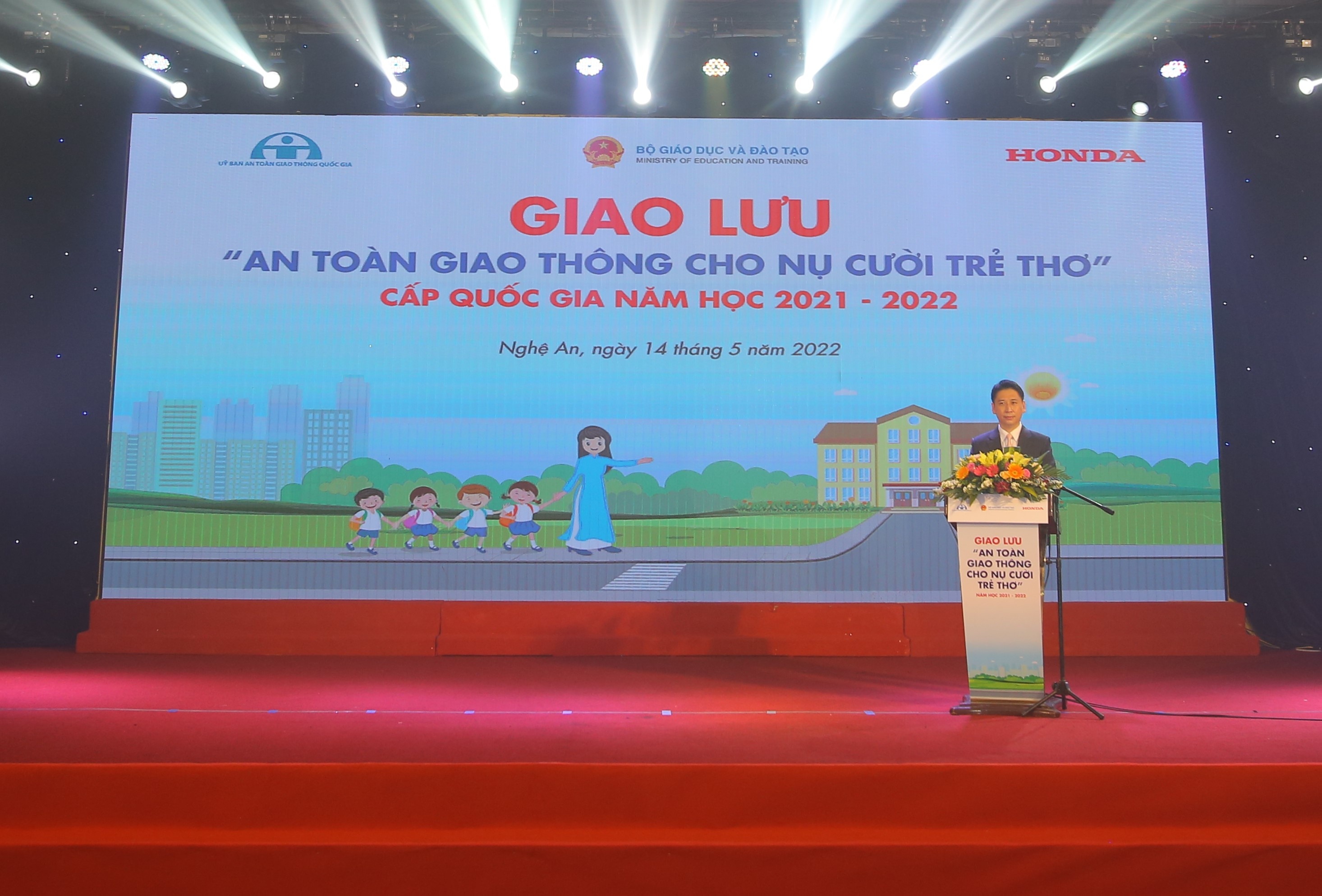 Honda Viet Nam,  An toan giao thong cho nu cuoi tre tho anh 2