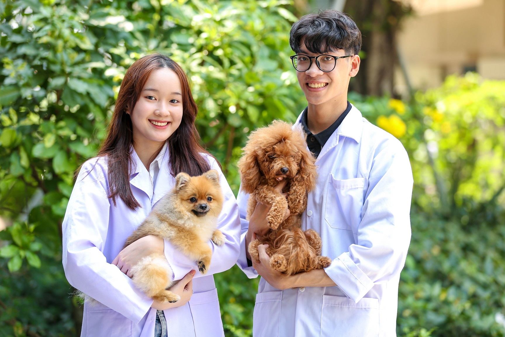 Sinh vien mang thu cung len giang duong moi ngay hinh anh