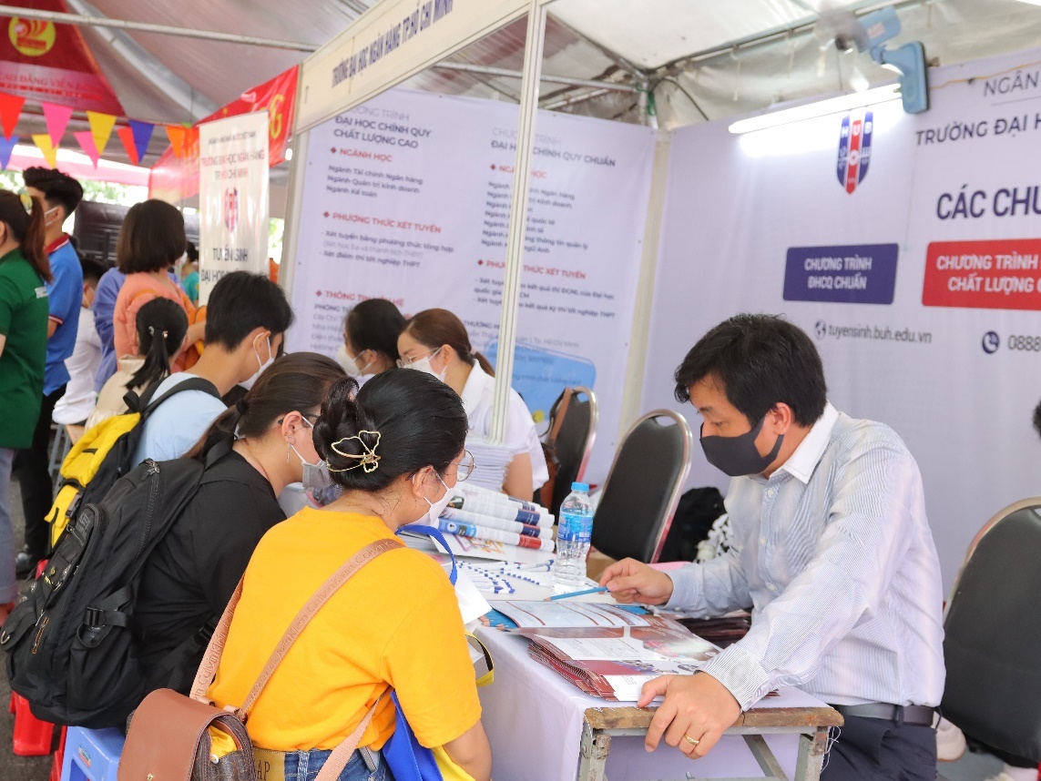 Dai hoc Ngan hang anh 3