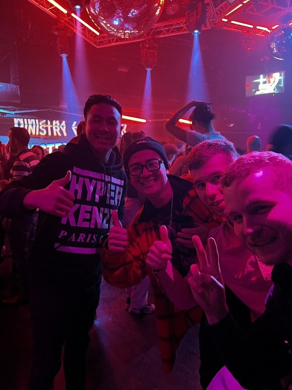 trinh dien am nhac,  DJ anh 4