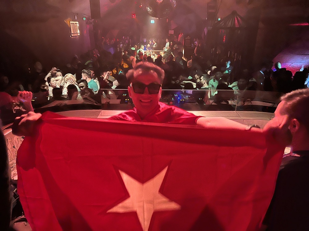 trinh dien am nhac,  DJ anh 2