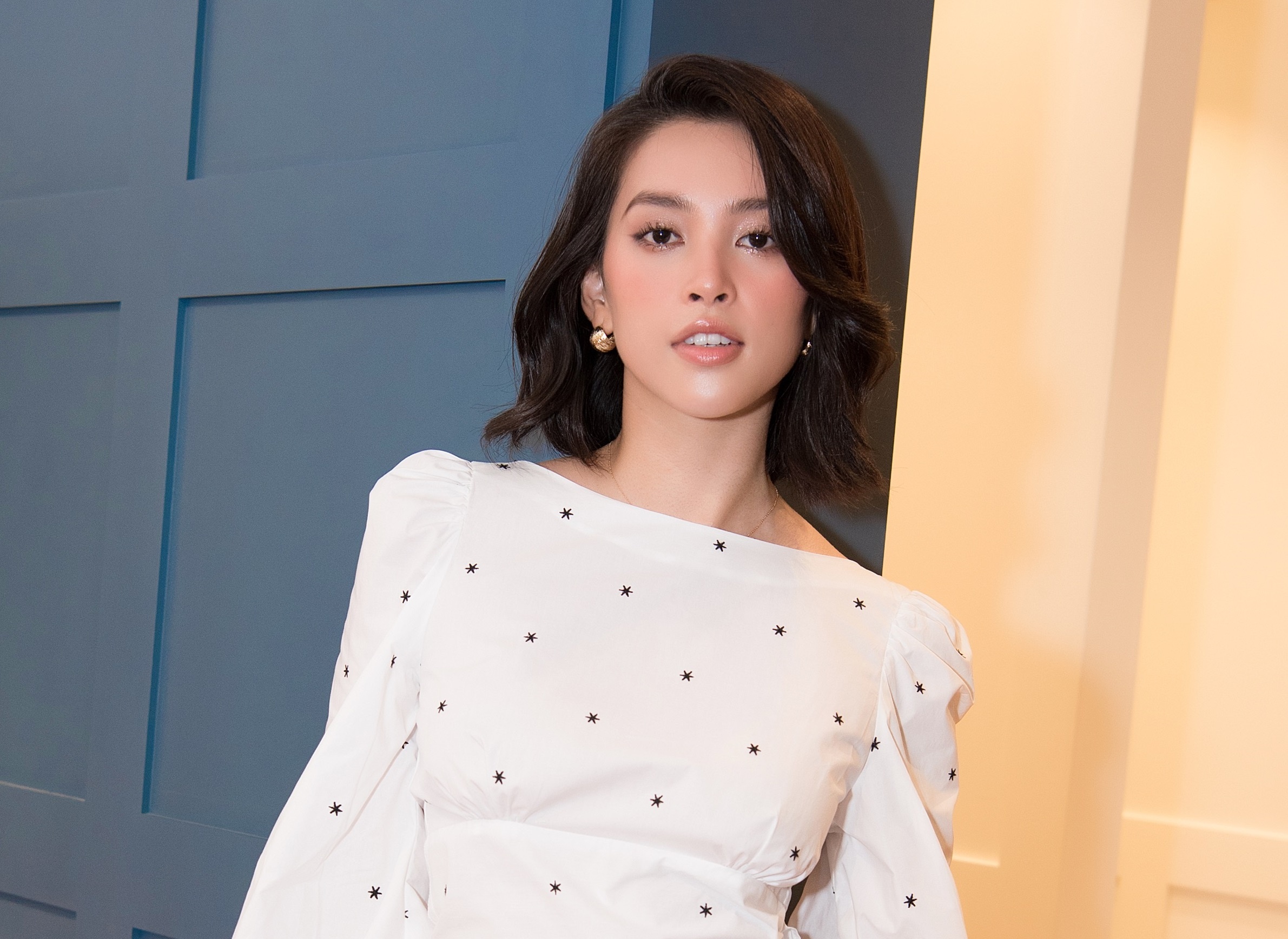 Hoa hau Tieu Vy khoe ca tinh voi BST moi tu Weekend Max Mara hinh anh