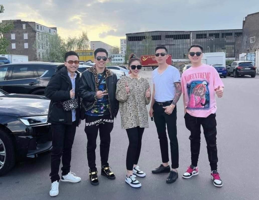 trinh dien am nhac,  DJ anh 1