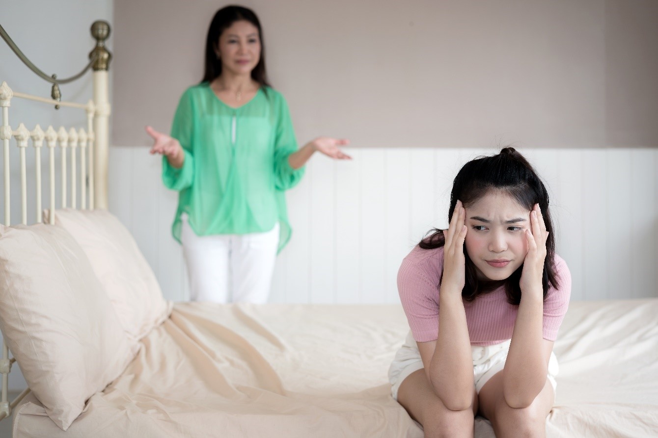 Cha me co nen chon lua thay con cai tuoi teen? hinh anh