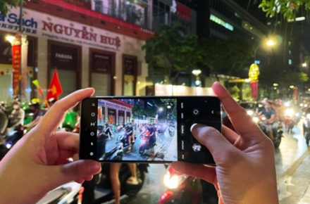 Ghi lai suc nong mua SEA Games voi smartphone hinh anh