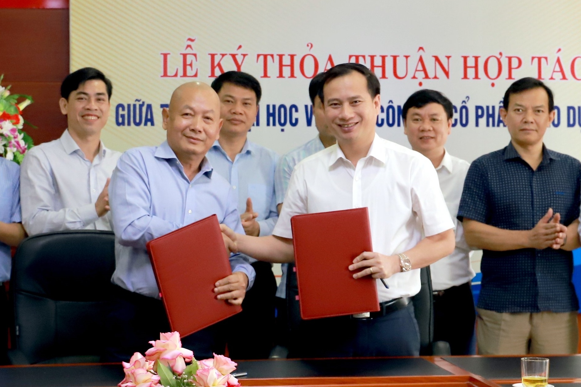 DH Vinh va Cong ty Co phan Giao duc KDI ky ket hop tac hinh anh