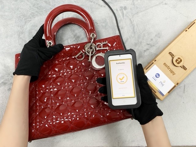 Cam do hang hieu anh 3