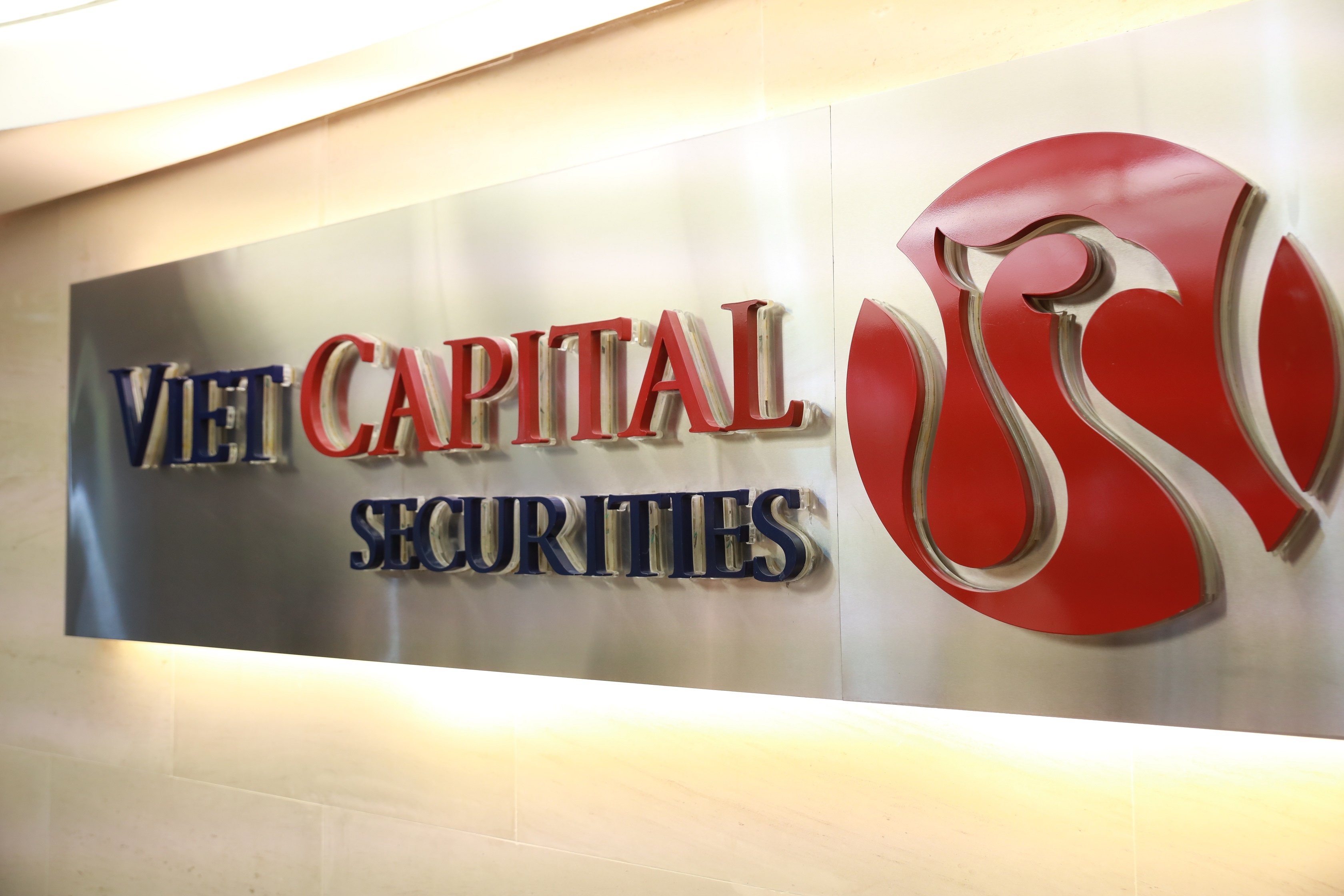 VCSC nhan chuoi giai thuong danh gia tu hai to chuc quoc te hinh anh