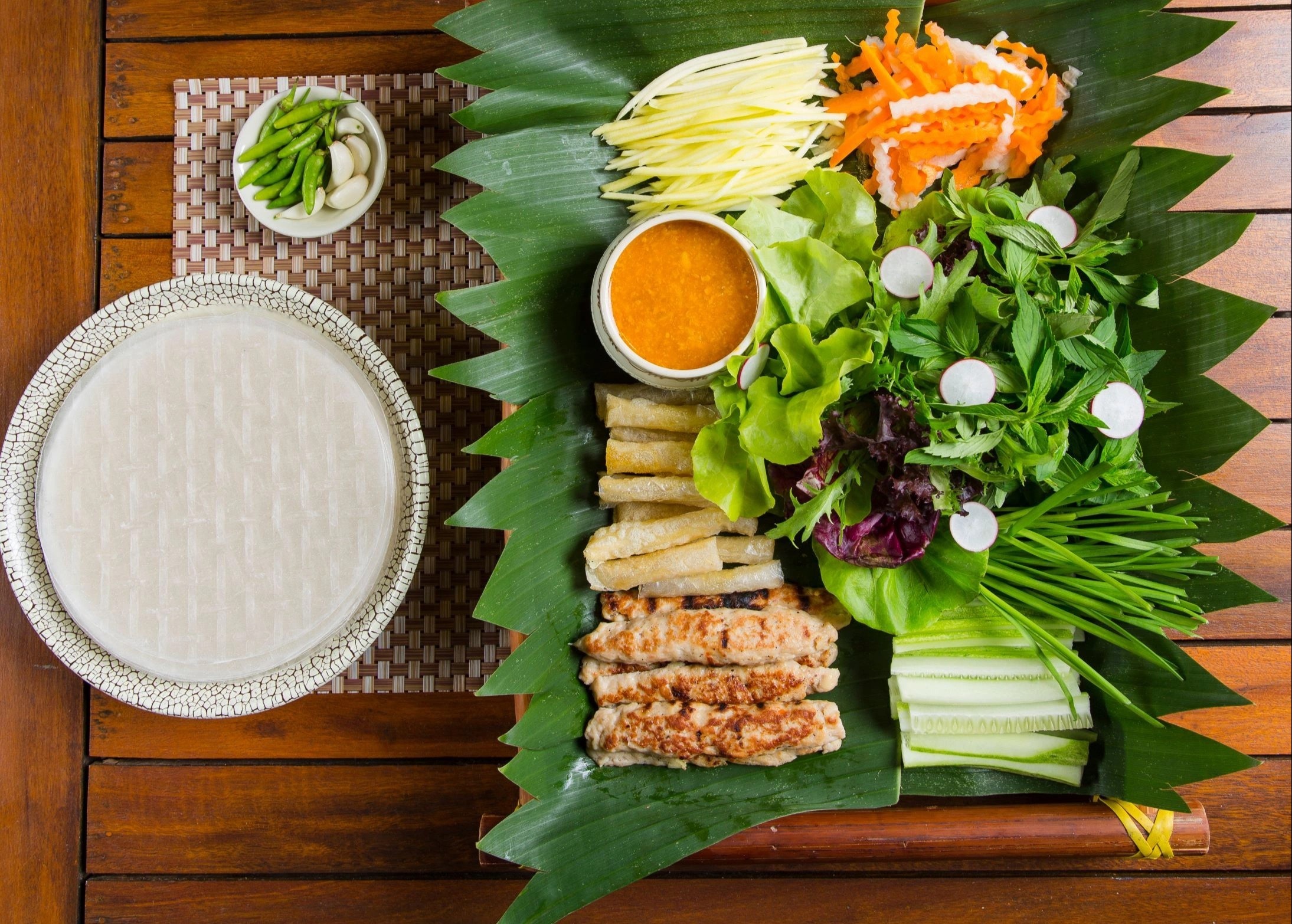 Nem nuong Nha Trang la mon an duoc dat nhieu nhat Ha Noi tren GoFood hinh anh