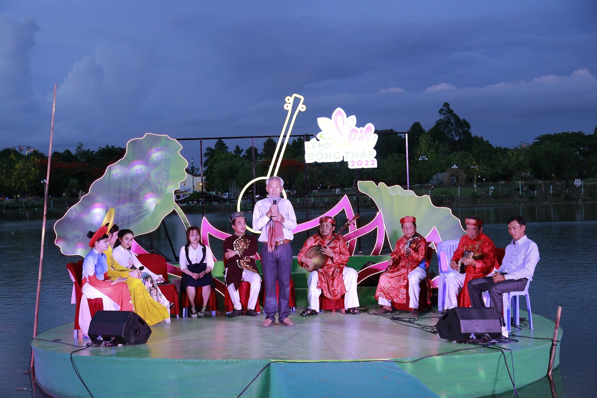 Le hoi Sen Dong Thap lan thu I anh 2