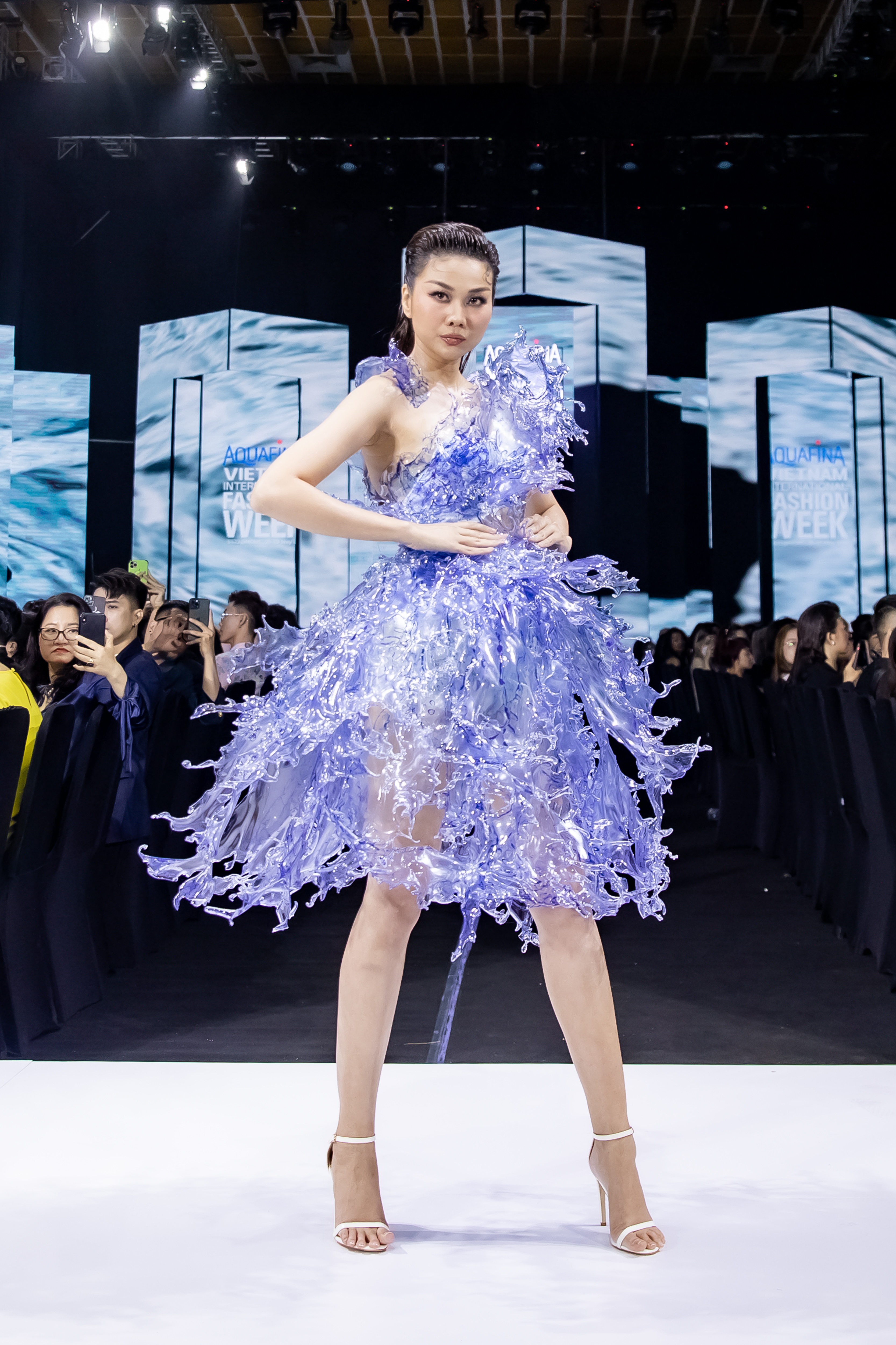 Aquafina Tuan le thoi trang quoc te Viet Nam Xuan He 2022,  Aquafina Vietnam International Fashion Week anh 2