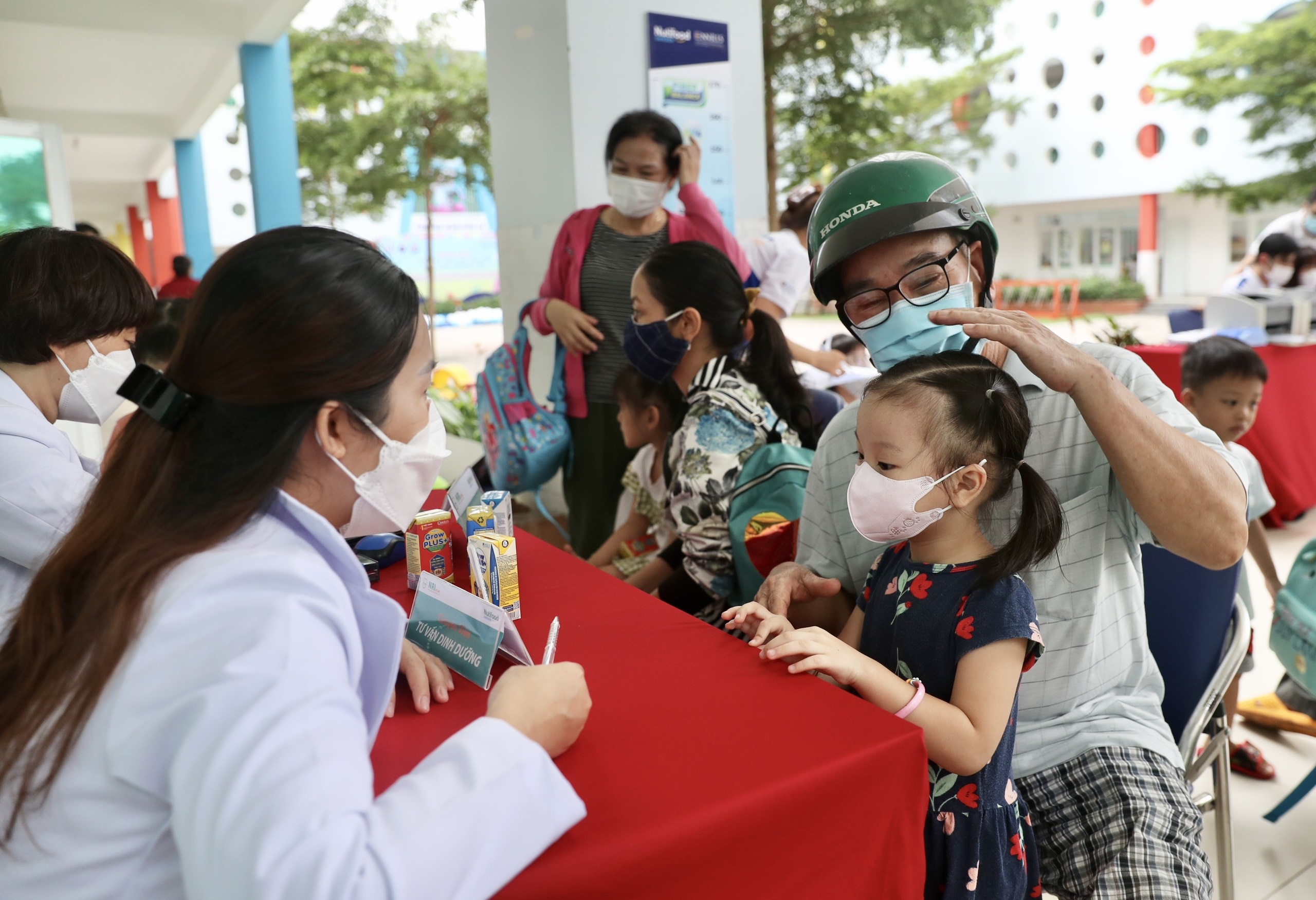 Nutifood,  tu van thua can beo phi anh 5