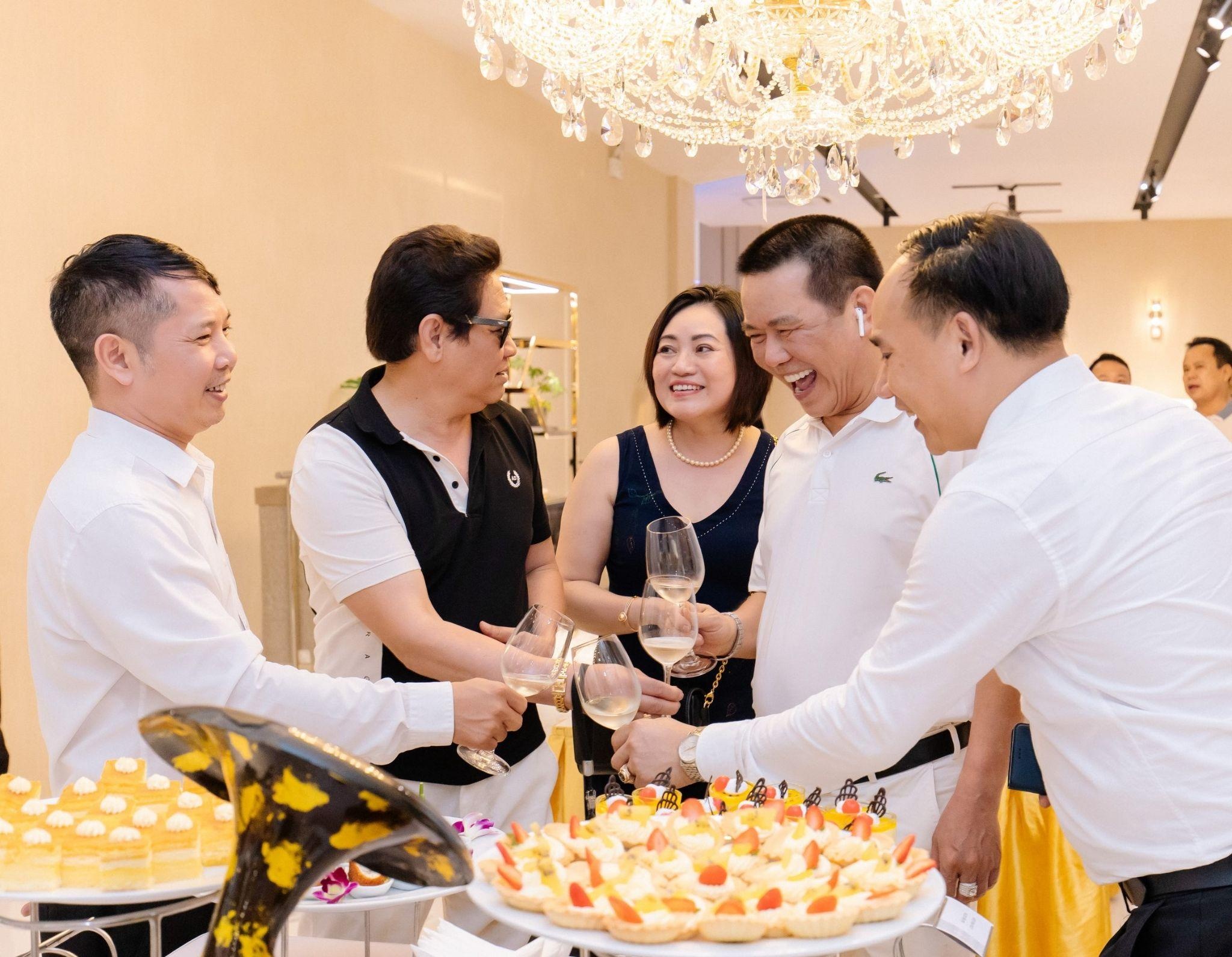 Showroom Hung Tuy,  Hung Tuy Nghe An anh 2