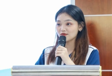 Hoc bong da dang thu hut thi sinh dang ky xet tuyen vao UEF hinh anh