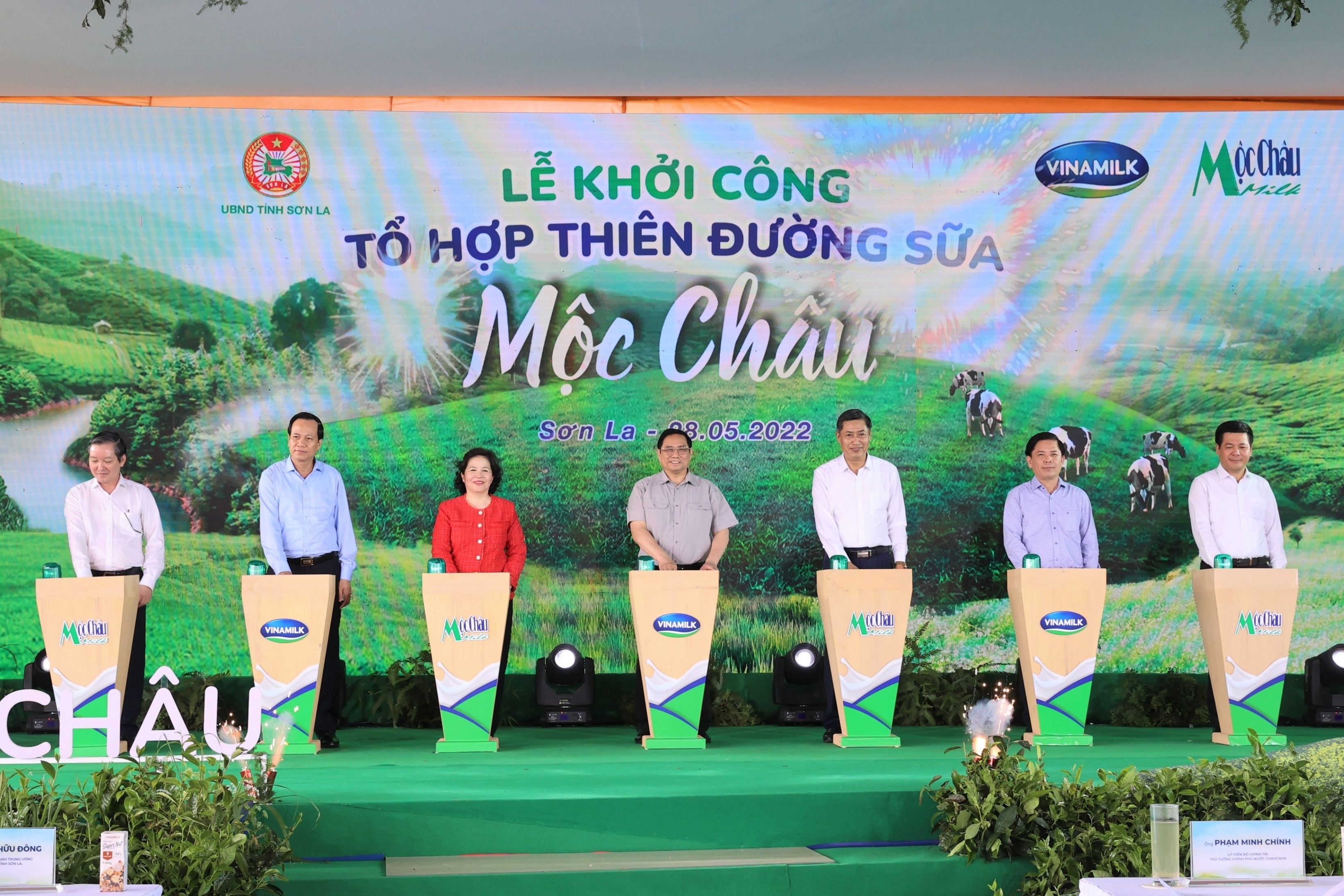 'Thien duong sua Moc Chau' - su ket hop cua 2 ong lon nganh sua hinh anh