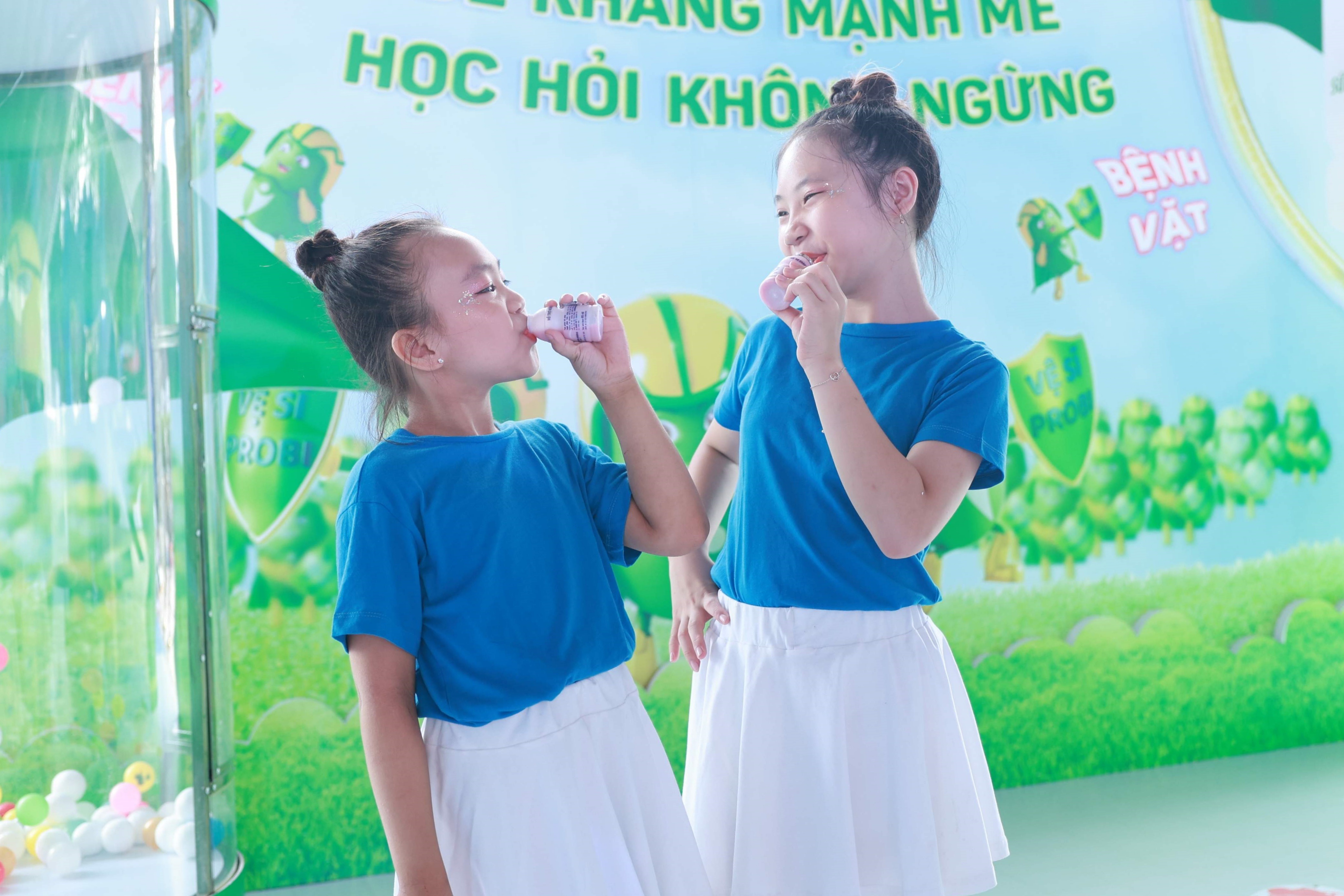 San choi cua Vinamilk tai trien lam quoc te nganh sua thu hut tre em hinh anh