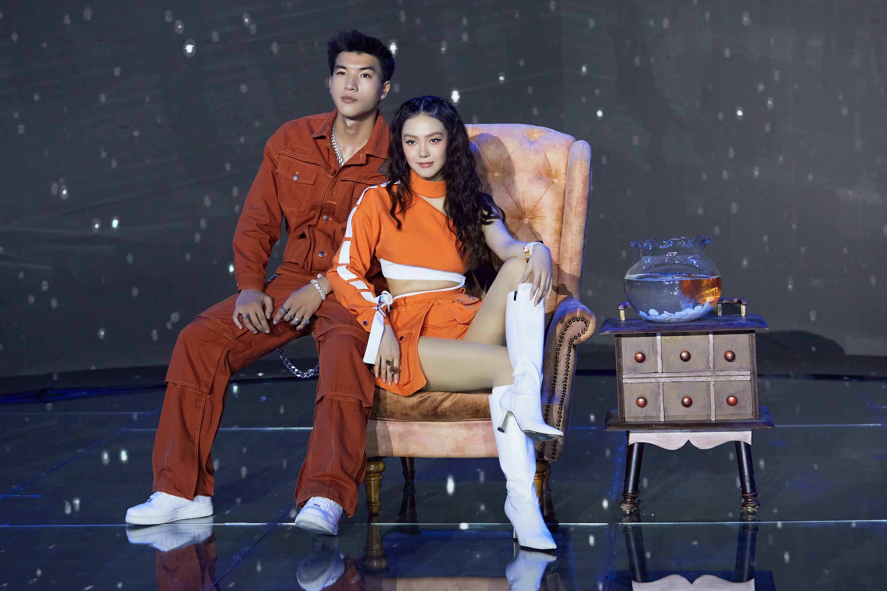 Dan sao Viet hoi tu tren san khau mua he dip sale giua nam hinh anh