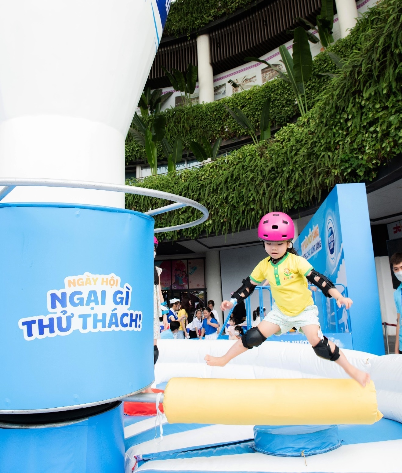 Ngai gi thu thach,  Co Gai Ha Lan anh 2