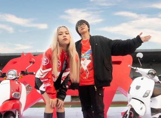 Tlinh va Low G ke chuyen 'Nguoi Di Bao' trong MV moi hinh anh