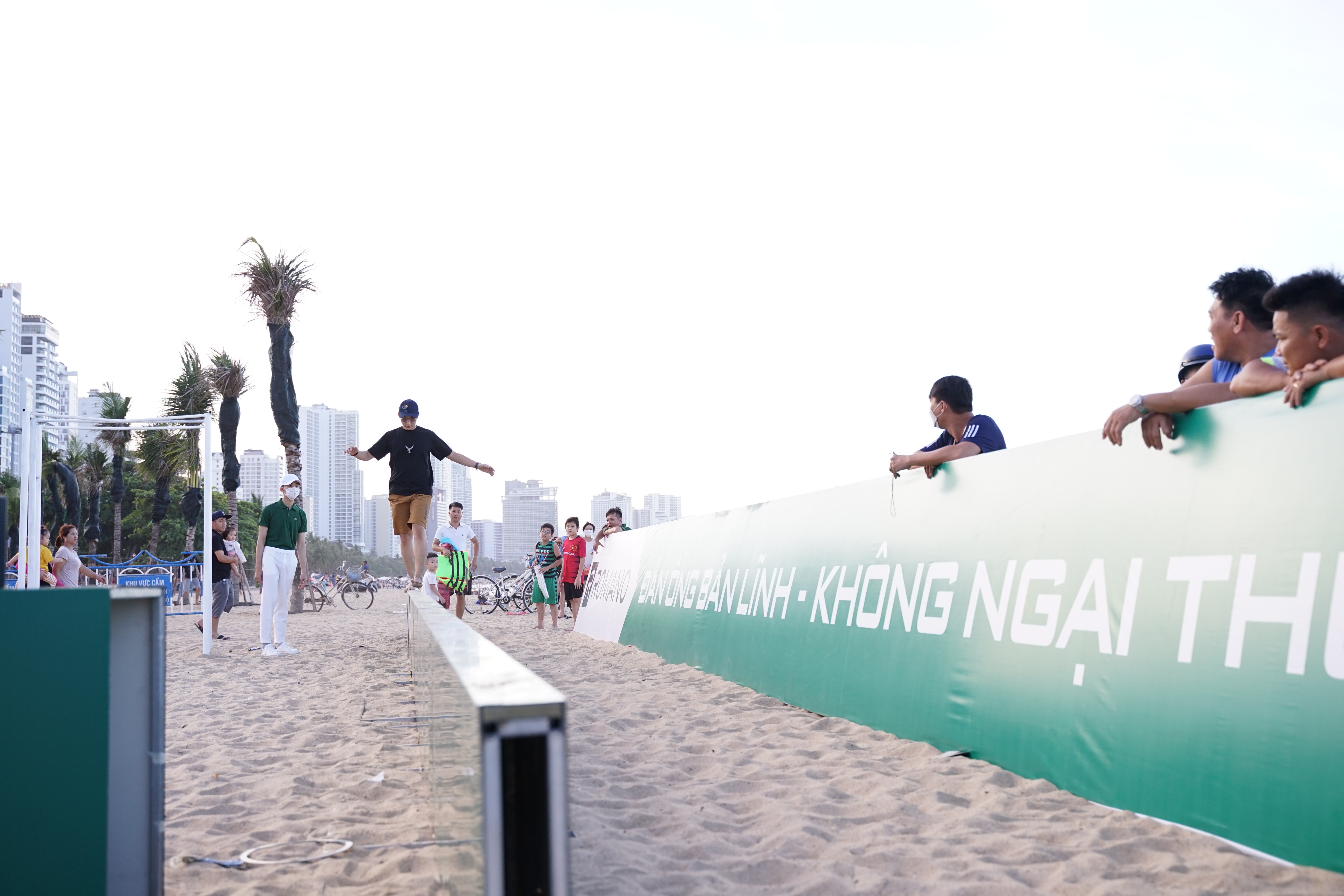 ban linh dan ong,  Oceanholic Nha Trang anh 3