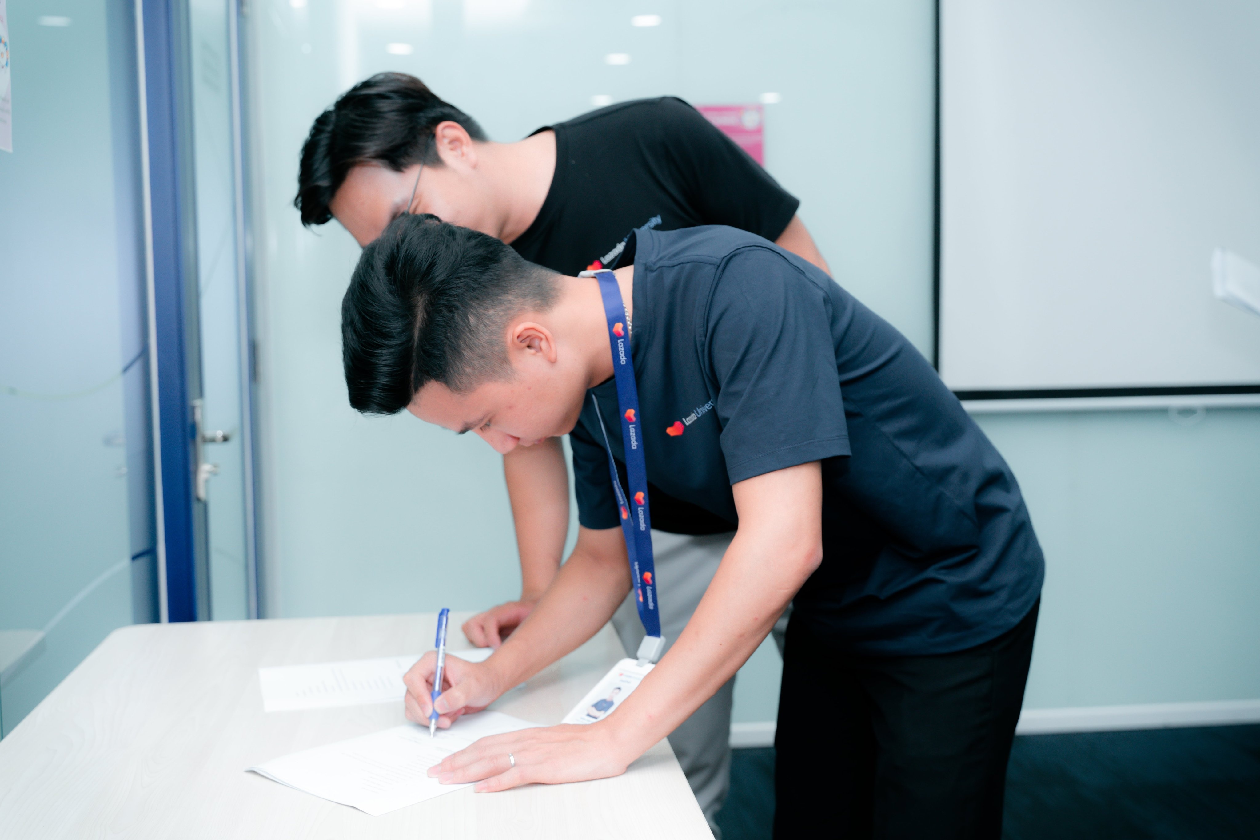 Lazada,  kinh doanh truc tuyen anh 2