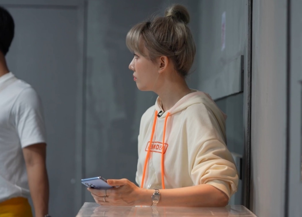 Phut boi roi cua Hari Won, Ha Viet Hoang o 'Thu thach tron thoat' hinh anh