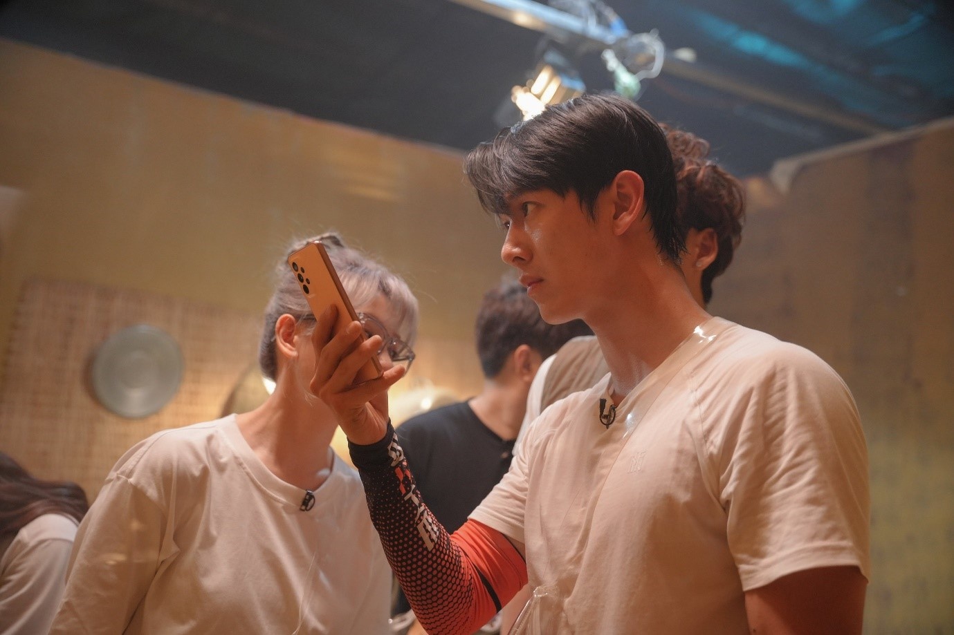 Hari Won, Tuan Tran xuc dong voi thong diep cua ‘Thu thach tron thoat’ hinh anh