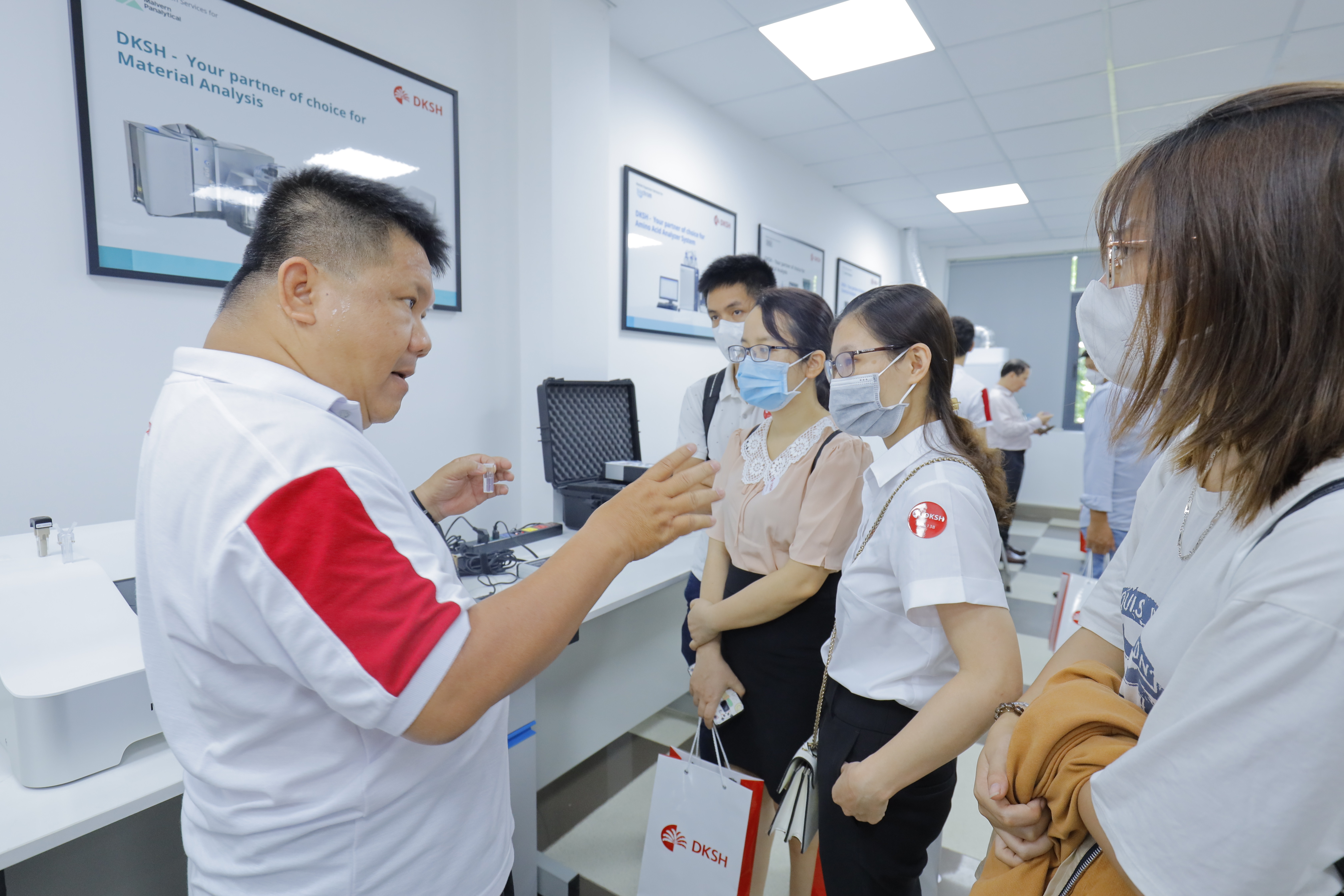 Trung tam thi nghiem DKSH anh 4