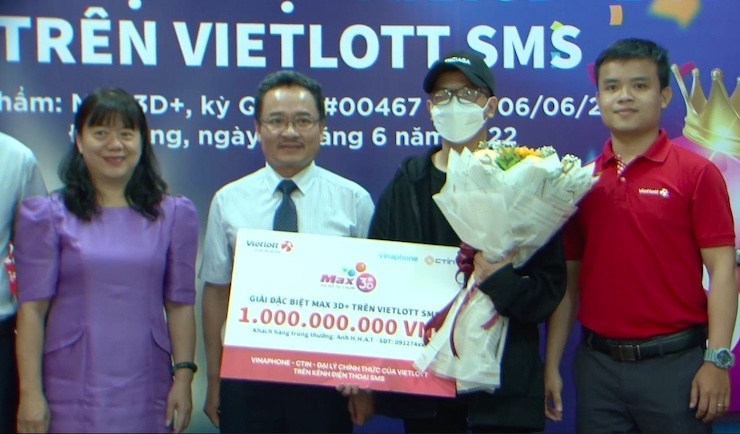 Nam sinh vien trung 1 ty dong nho xo so Max 3D hinh anh