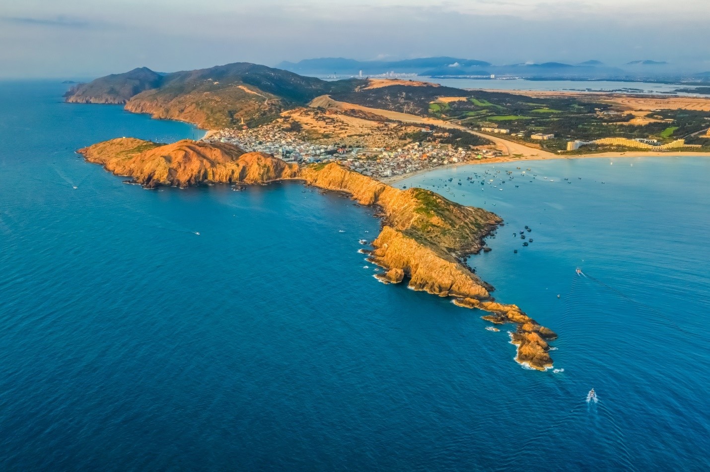 Suc hut cua dat nen ven bien Quy Nhon hinh anh