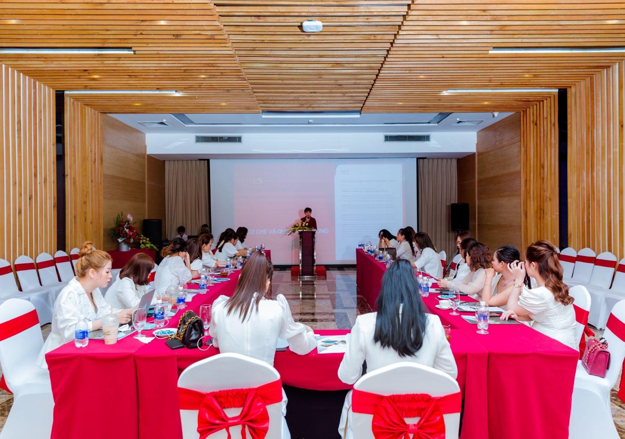 My pham Ngoc Linh Sam anh 2