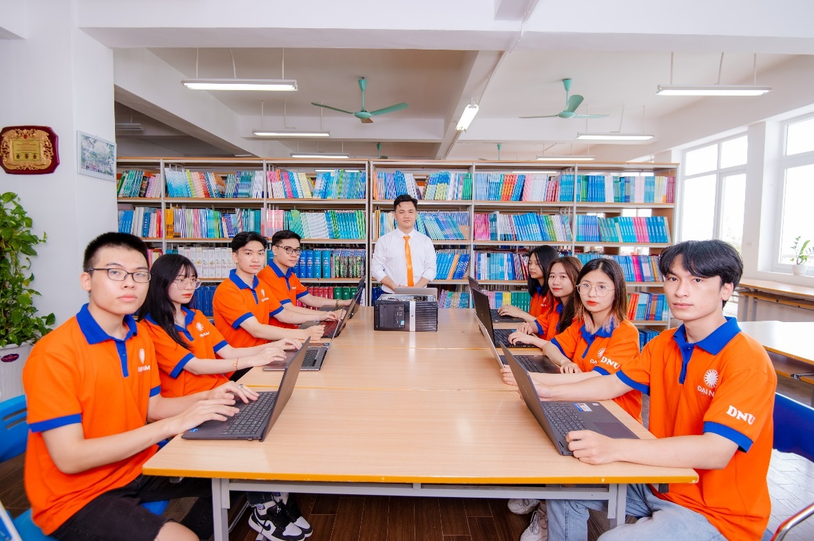 Khoa hoc may tinh,  Dai hoc Dai Nam anh 3